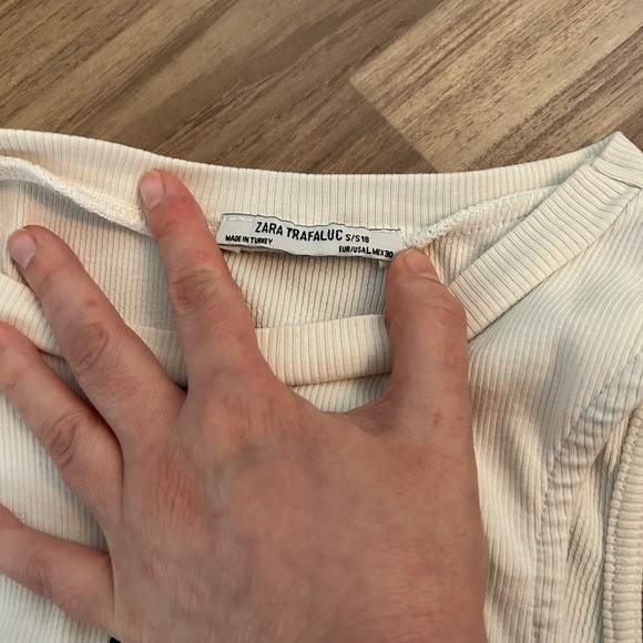 Zara - small white crop top - Picture 3 of 4
